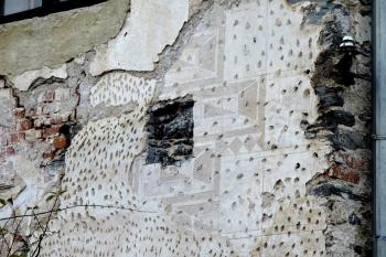 detail pozůstatků renesanční psaníčkové fasády ( © Jan P. Štěpánek 07/2015)