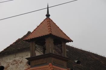 nová zvonice nad vstupem do zám.areálu (© D Dohňanský, 10/2016)