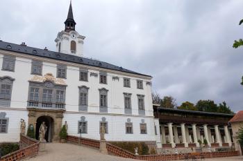 Nádvoří (© Ivo Rozehnal  10/2025)