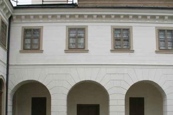 Dvorní fasáda východního křídla (© Ivan Grisa, 05/2008)