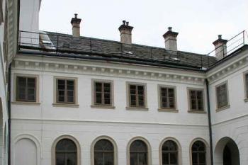 Nádvorní stěna jižního křídla (© Ivan Grisa, 05/2008)