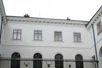Nádvorní stěna severního křídla (© Ivan Grisa, 05/2008)