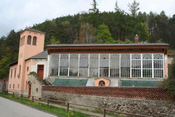 Zámecké zahradnictví z let 1884 - 85, pohled od jihu (© Ivan Grisa, 05/2008)