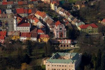 Zámek Klášterec nad Ohří - Letecký snímek ( © Radovan Smokoň 02/2007)