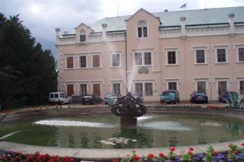 Kašna se zámkem (© Gogol, 07/2008)