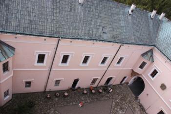 Západní křídlo ze zámecké věže ( © Ivan Grisa 10/2009)