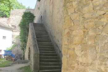Schodiště do západní útočištní věže (© Dušan Dohňanský 06/2019)