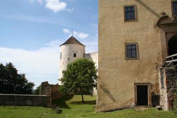 Jižní příkop vnitřního hradu (© Ivan Grisa, 09/2006)