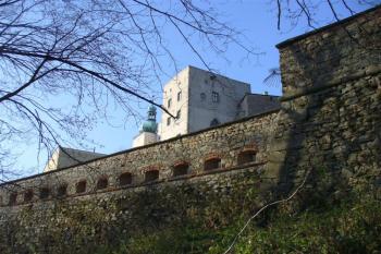 jihovýchodní hradba navazující na bastion (© zdeněk komínek, 11/2006)