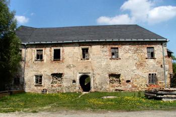 vstupní průčelí ( © Pavel Zany Komárek 9/5/2003)