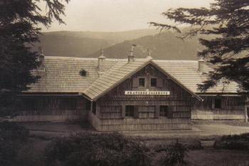Františkova myslivna na pohlednici z poč.20.století (Soukr.sbírka IvoR) (© Adolf Karger & Richard Anderlif)