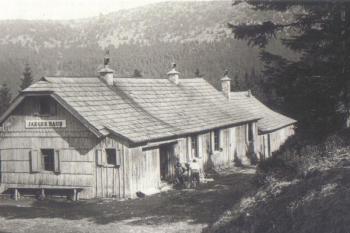 Historická pohlednice - Františkova myslivna, vedlejší budova dnes zaniklé hájenky s občerstvením (soukr.sbírka IvoR) (© Fris Hallengger )