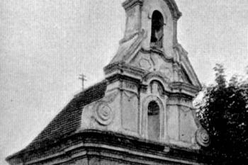 kaple na počátku 20. století (© Antonín Podlaha: Soupis památek historických a uměleckých v Království Českém, sv. 24 Politický okres českobrodský, Archaelogická komise při České akademii císaře Františka Josefa pro vědy, slovesnost a umění, Praha 1907)