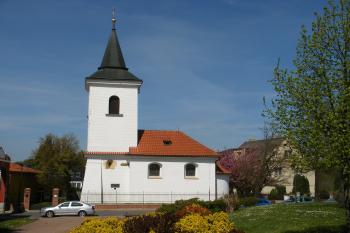 Kostel v Řepích ( © Jiří Špaček 04/2015)