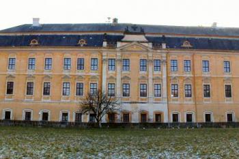 severní průčelí hlavního křídla ( © Pavel Zany Komárek 13/12/2001)