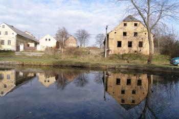 Pohled z návsi (© Jiří Schierl, 11/2010)