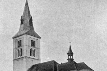 kostel od jihovýchodu na počátku 20. století (© Josef Soukup: Soupis památek historických a uměleckých v Království Českém, sv. 18 Politický okres Pelhřimovský, Archaelogická komise při České akademii císaře Františka Josefa pro vědy, slovesnost a umění, Praha 1903)