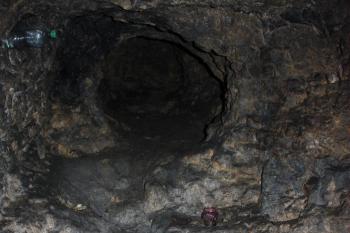Místnost a šikmá chodba ke komínu (© Jaroslav Ociepka, 03/2014)