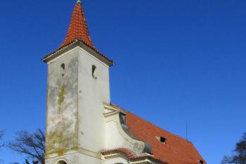 Kostel sv. Vojtěcha ve Sluhách ( © Pavel Vítek 02/2014)