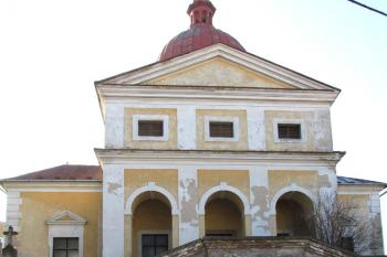 Kostel sv. Petra a Pavla v Dolních Chvatlinách  ( © Pavel Vítek 02/2014)