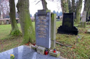 Výjimečný příklad užití židovského hřbitova po druhé světové válce. (© Pavel  Vlach, 11/2013)