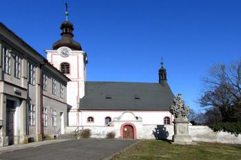 Kostel sv. Václava v Ratboři ( © Pavel Vítek 02/2014)