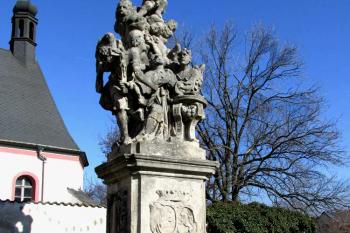 Kostel sv. Václava v Ratboři ( © Pavel Vítek 02/2014)