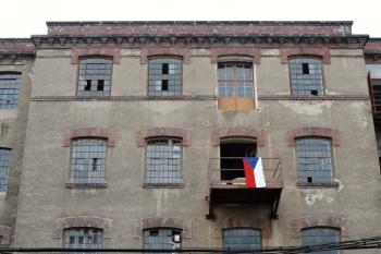 zadní fasáda přádelny ( © Jan P. Štěpánek 03/2014)