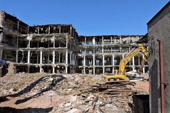 přádelna uprostřed demoličních prací (© Jan P. Štěpánek 04/2014)