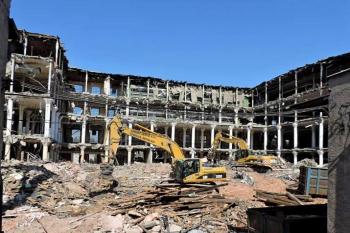 přádelna uprostřed demoličních prací (© Jan P. Štěpánek 04/2014)