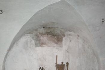 Interiér místnosti v patře někdejší tvrze. (© Jiří Niesyt, 04/2014)