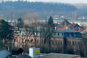 Celkový pohled na hlavní objekt Lembergerovy textilky z frýdeckého zámku (© Jan P. Štěpánek 2007)