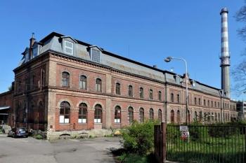 hlavní průčelí přádelny (© Jan P. Štěpánek 04/2014)