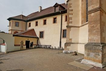 východní křídlo s kaplí sv. Kateřiny (© Pavel Zany Komárek 4. 8. 2012)