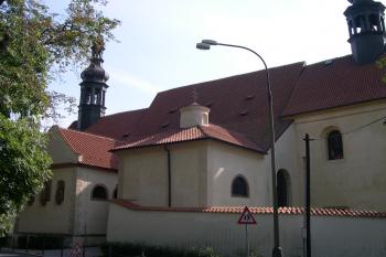 Kostel od severu (© Ivan Grisa, 09/2004)