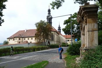 pohled na klášter od posledního zastavení  (© de.ardoise, 08/2010)