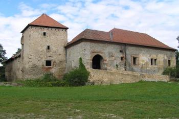 Pohled na Horní tvrz Kestřany (©mutti 7 , 06/2011)