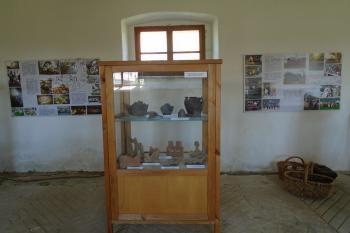 historické nálezy v pokladně tvrze (© Marcela Váňová  05/2022)