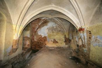 Unikátní křížová klenba se žebry z cihelných tvarovek v nejstarší části tvrze - tzv. purkrabství ( © Filip Matoušek 03/2005)