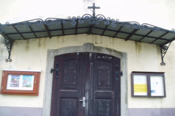 Vchod do kostela (© Filip Zajíc, 05/2014)
