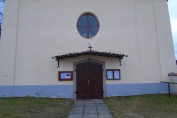 vstupní portál na severozápadě (© Jaroslav Špiroch  12/2021)