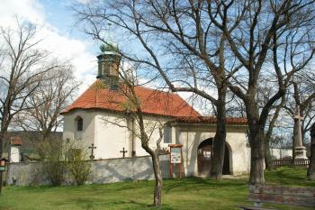 Tetínský kostel sv. Jana Nepomuckého (© Jiří Špaček, 04/2012)