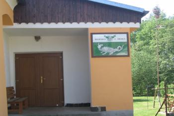 vstup do části zámku (novodobý přístavek), která nyní slouží jako osvěžovna (© Jaroslav Špiroch, 05/2018)