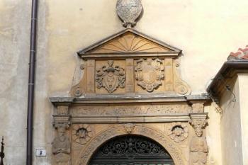 mladší renesanční portál prostějovského zámku ( © Jan P. Štěpánek 12/2009)