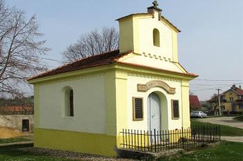 Kaple sv. Cyrila a Metoděje ve Velké Bučině u Velvar. (© Pavel Vítek 04/2014)