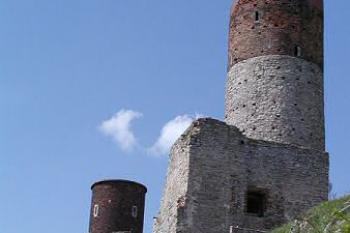 horní hrad od jihovýchodu ( © Pavel Zany Komárek 6/5/2004)