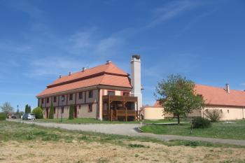 Pohled na zámek od jihozápadu (© Jaroslav Špiroch 05/2020)