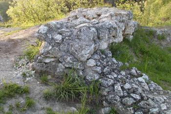 jihozápadní nároží obytné věže ( © Pavel Zany Komárek 8/5/2004)