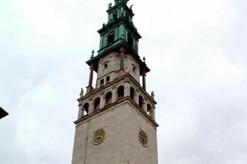 106 metrů vysoká kostelní věž ( © Pavel Zany Komárek 7/5/2004)