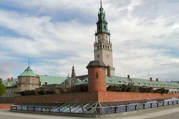 bastion sv. Rocha (Morsztynů), v pozadí klášter ( © Pavel Zany Komárek 7/5/2004)